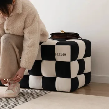 Скандинавская сетка, красная шахматная доска, диван для гостиной, квадратный табурет для макияжа, простой низкий табурет для переодевания обуви дизайнерская мебель